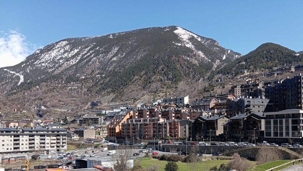 colegios internacionales Andorra - Aparcand