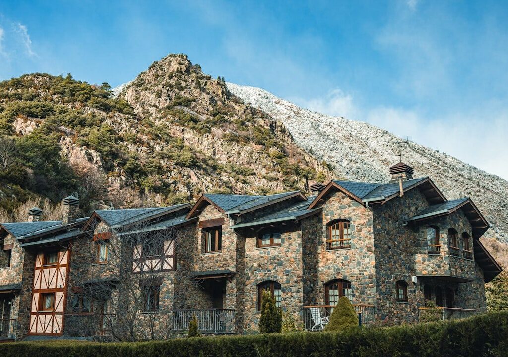 invertir inmobiliaria Andorra rentabilidad - Aparcand