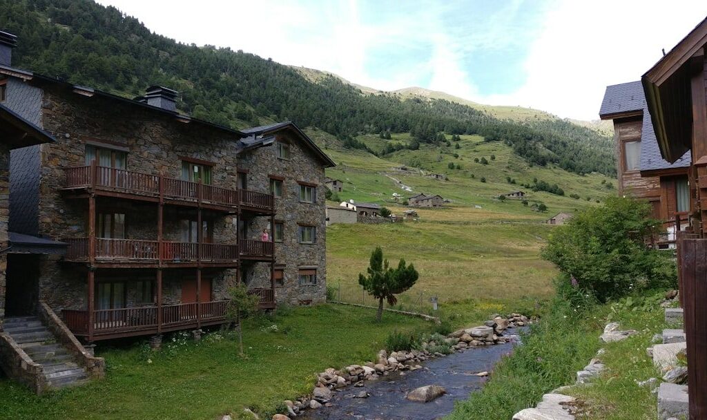 residència fiscal activa Andorra - Aparcand